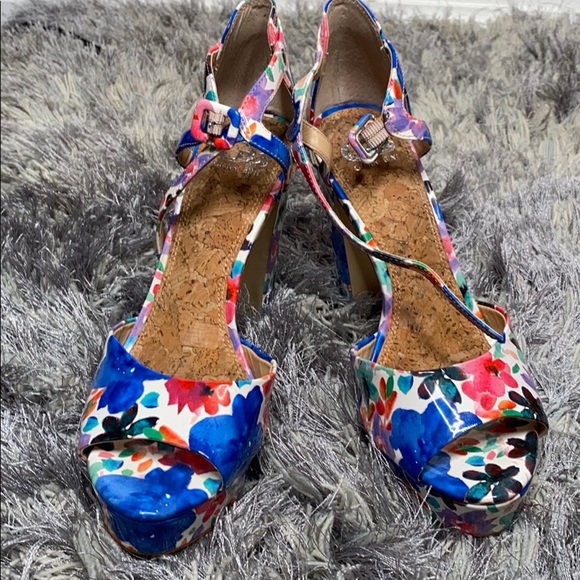 GIANNI BINI FLORAL PLATFORM HEEL/SANDAL - Picture 2 of 4